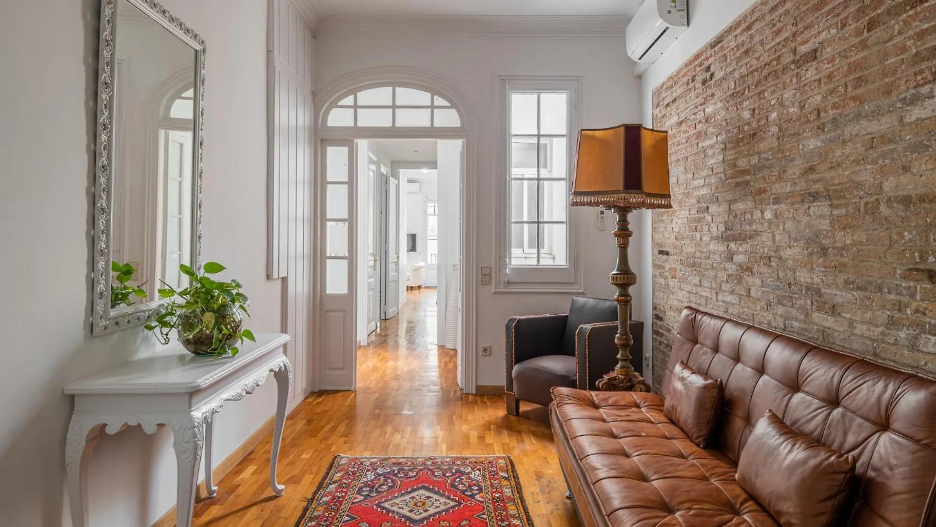 Contacten van Stay U-Nique Apartment Creu Coberta II
