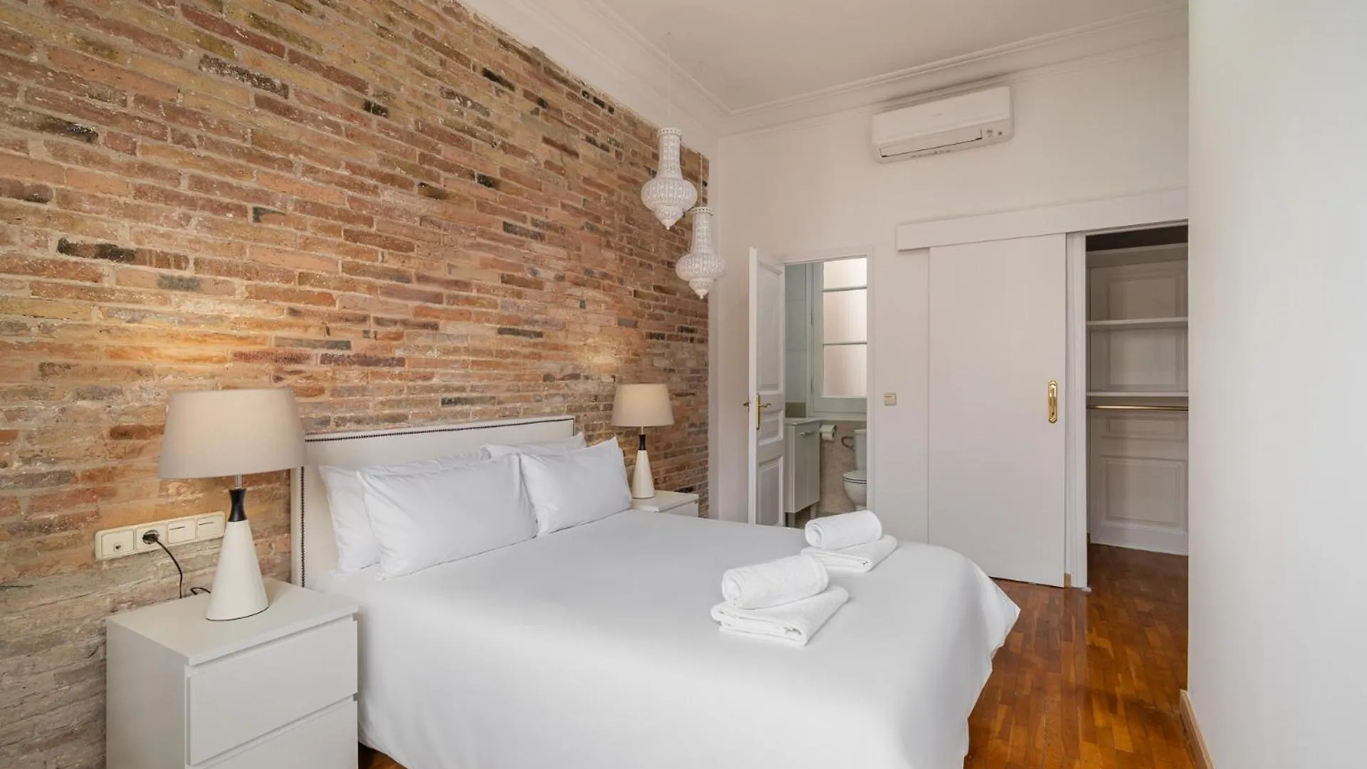 Stay U-Nique Apartment Creu Coberta II Barcelona